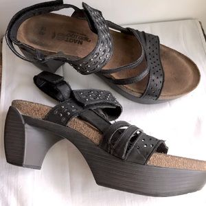 Naot 40 black leather chunky heel sandals